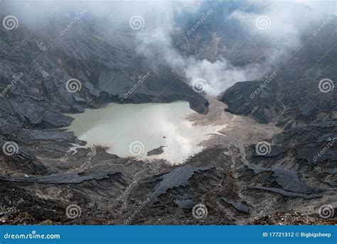  De Test van Tangkuban Perahu: Een Legenda over Liefde, Verdriet en de Oorsprong van een Vulkaan!